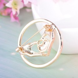 Elegante broche redondo - com cristais - mãos unidas em forma de coração
