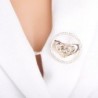 Elegante broche redondo - com cristais - mãos unidas em forma de coração