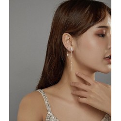 Brincos elegantes com estrelas - assimétricos - com corrente / cristais - prata de lei 925