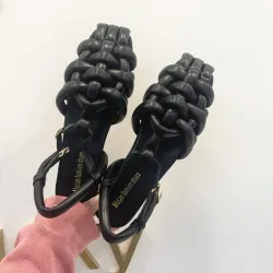 Fashionable flat sandals - with a strap - braided patternSandals