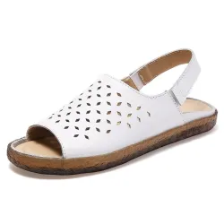 Sandálias rasas da moda - bico aberto / calcanhar