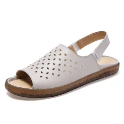 Fashionable flat sandals - open toe / heelSandals