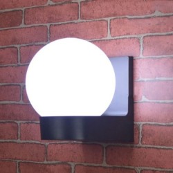 Lâmpada moderna em forma de bola - luz de parede ao ar livre