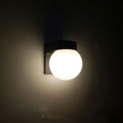 Lâmpada moderna em forma de bola - luz de parede ao ar livre