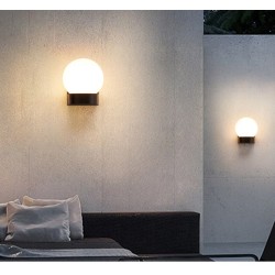 Lâmpada moderna em forma de bola - luz de parede ao ar livre