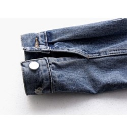 Jaqueta jeans curta vintage - com diamantes / furos