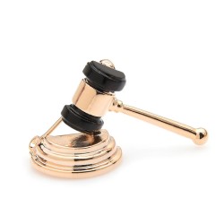 Broche do juiz - martelo do tribunal