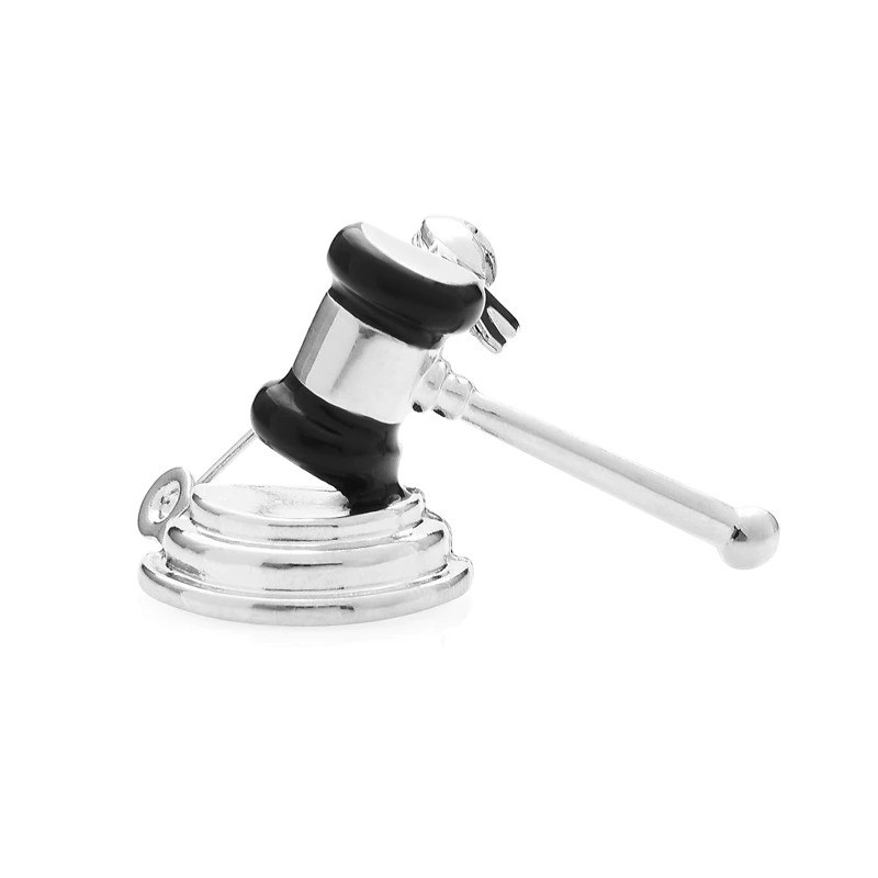 Broche do juiz - martelo do tribunal