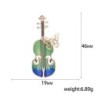 Broche elegante com guitarra e borboleta de cristal