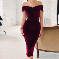 Vestido de veludo na moda - fora dos ombros