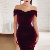 Vestido de veludo na moda - fora dos ombros