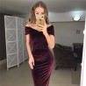 Vestido de veludo na moda - fora dos ombros