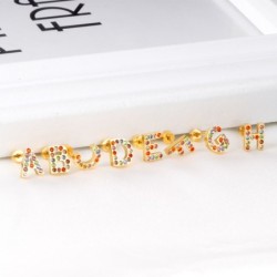 Brincos pequenos elegantes - com strass coloridos - letras do alfabeto