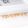 Brincos pequenos elegantes - com strass coloridos - letras do alfabeto