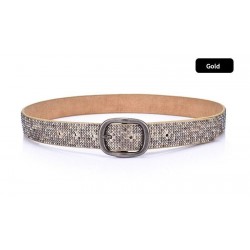 Cinto de couro elegante com fivela de metal e rebites