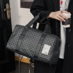 Stylish travel / sport shoulder bag - with shoe compartment - large capacityBags