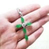 Colar de prata - pingente de cruz verde jade esmeralda - prata de lei 925