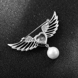 Broche luxuoso - asas de anjo - coração de cristal - pérola