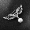 Broche luxuoso - asas de anjo - coração de cristal - pérola