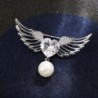 Broche luxuoso - asas de anjo - coração de cristal - pérola
