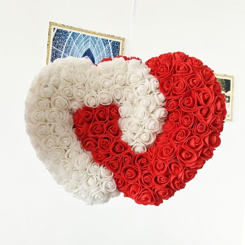 Coração de rosas brancas e vermelhas - feito de rosas infinitas - 30cm