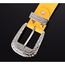 Cinto de couro da moda - com furos / strass - fivela de metal