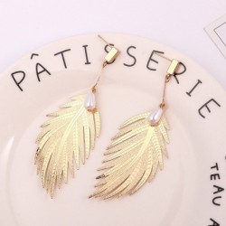Leaf feathers earrings - with a pearlEarrings