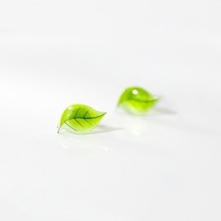 Small green leaves stud earrings - silver platedEarrings