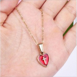 Pingente em forma de coração vermelho com cruz - com colar