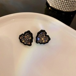 Brincos em formato de coração preto - com cristais