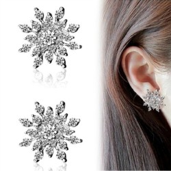 Brincos de floco de neve de cristal exclusivos