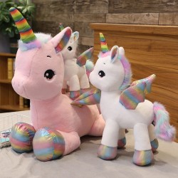 Unicórnio arco-íris - brinquedo de pelúcia