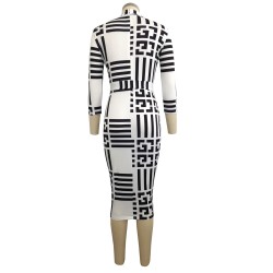 Vestido midi clássico - manga três quartos - listras geométricas de cor preta