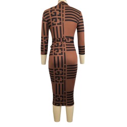 Vestido midi clássico - manga três quartos - listras geométricas de cor preta