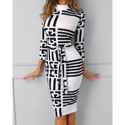 Vestido midi clássico - manga três quartos - listras geométricas de cor preta