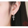 Brincos assimétricos de prata - coração / chave - com cristais - prata de lei 925