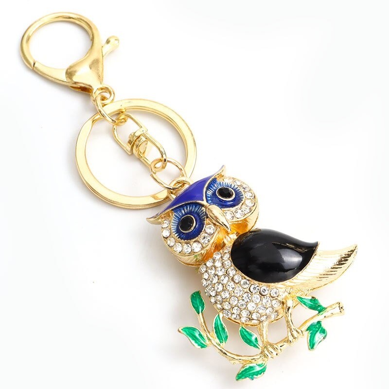 Coruja de cristal dourada - folhas verdes - chaveiro