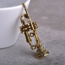 Trombeta de ouro - com cristais - broche