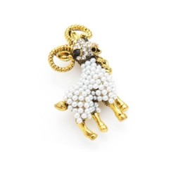 Cabra dourada com pérolas - broche vintage
