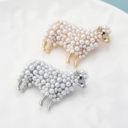 Broche de ovelha com pérolas
