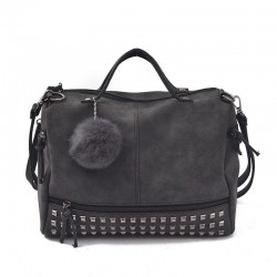 Bolsa de couro nobuck vintage com rebites / pompom de pele