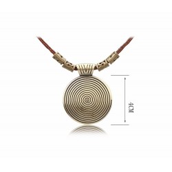 Colar vintage - pingente redondo de metal - corda de couro