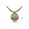 Colar vintage - pingente redondo de metal - corda de couro