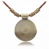 Colar vintage - pingente redondo de metal - corda de couro