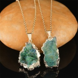 Pingente de pedra de cristal natural - com colar