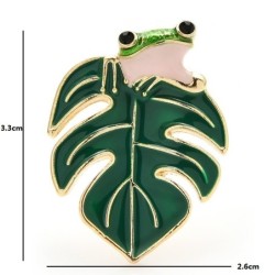 A rã e a folha - broche de esmalte