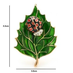 Broche com besouro e folha