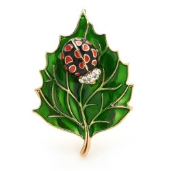 Broche com besouro e folha