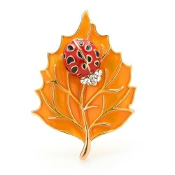 Broche com besouro e folha