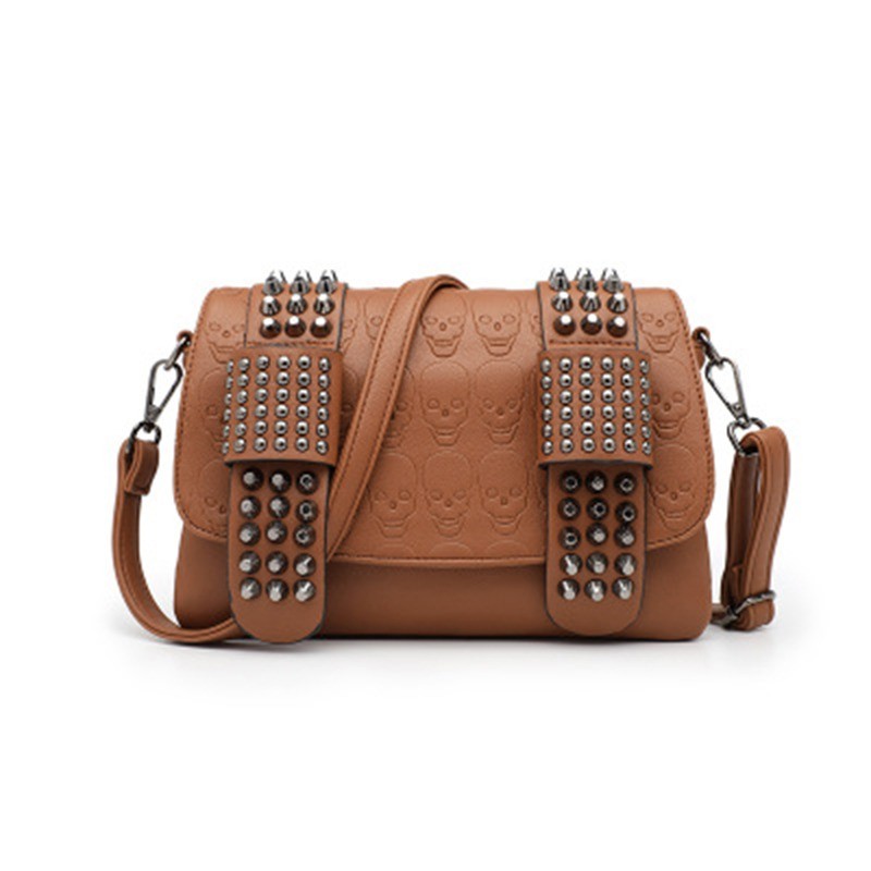 Bolsa tiracolo pequena - estilo punk - estampa de caveiras - rebites